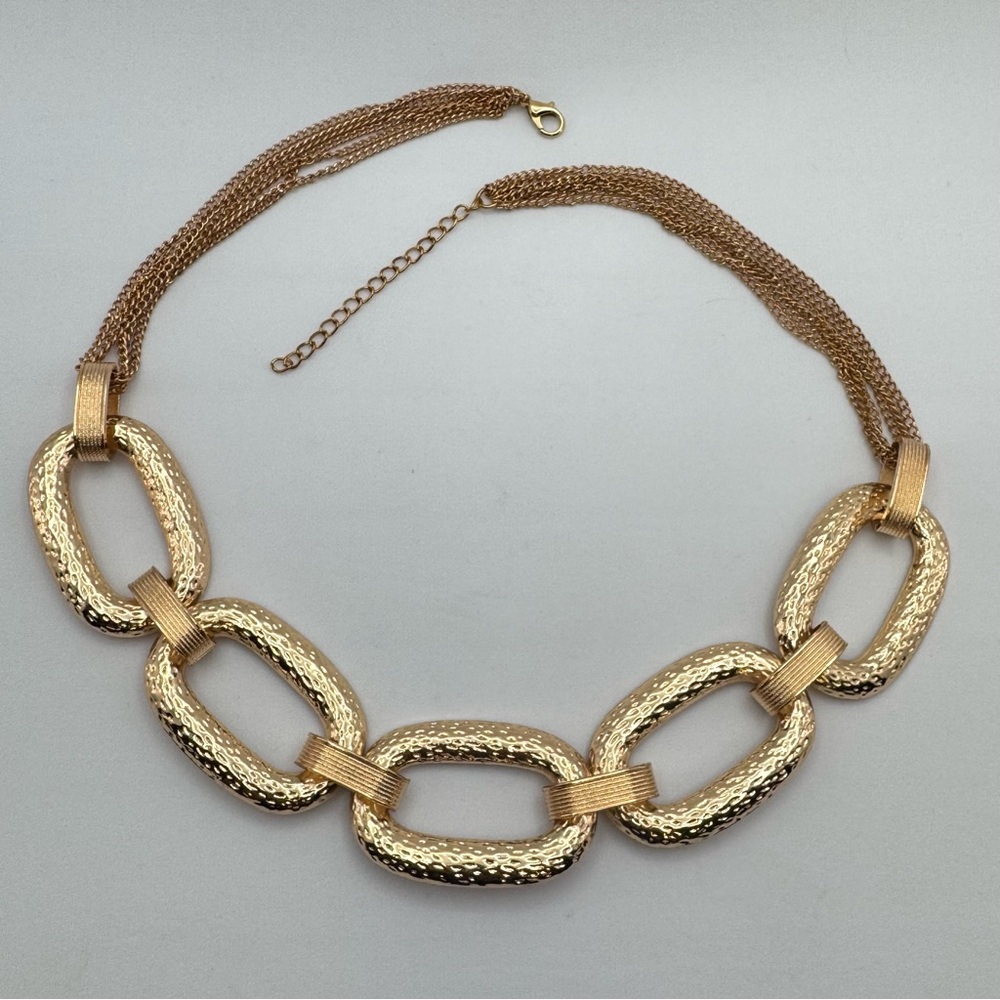 New Gold Tone Hammered Oval Link Statement Necklace 23–25” Chunky - Picture 3 of 6